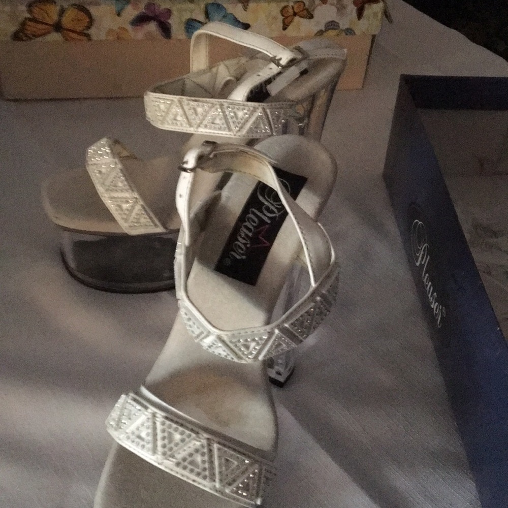 Open toes pumps
